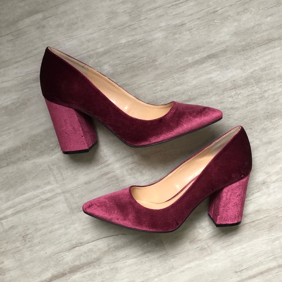 Jessica Simpson Shoes - NWT Jessica Simpson Velvet Heels Size 8